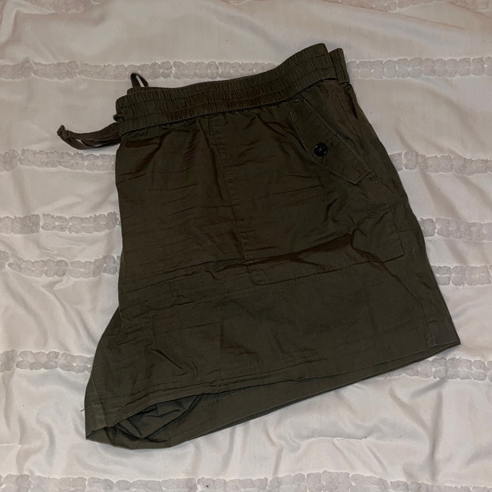 LOFT Outlet Cargo Shorts - XL